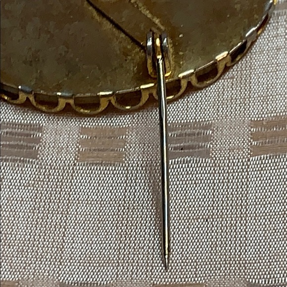 -Nice vintage porcelain red flower 🌺 brooch - Picture 8 of 12